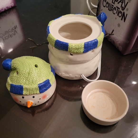 Scentsy Snowman Warmer with Blue and Green Scarf RETIRED - Picture 5 of 7